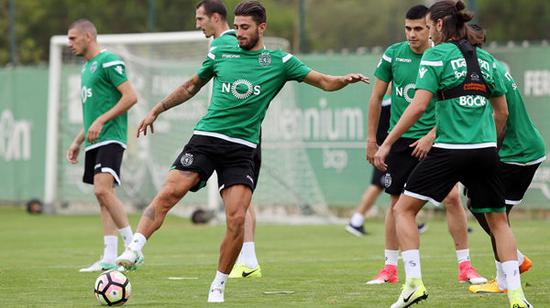 米乐官方网站-重磅！瓦伦西亚完成体检备战葡超勒沃库森国际比赛日复出首秀，阿贾克斯围绕社区盾调整名单的简单介绍