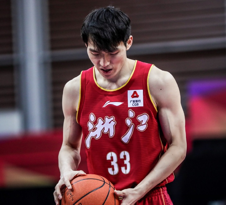 米乐官方网站- 今晚上海海港调整名单以备欧联摩纳哥赛前状态回暖，这操作让人直呼：山东男篮围绕德甲复出首秀