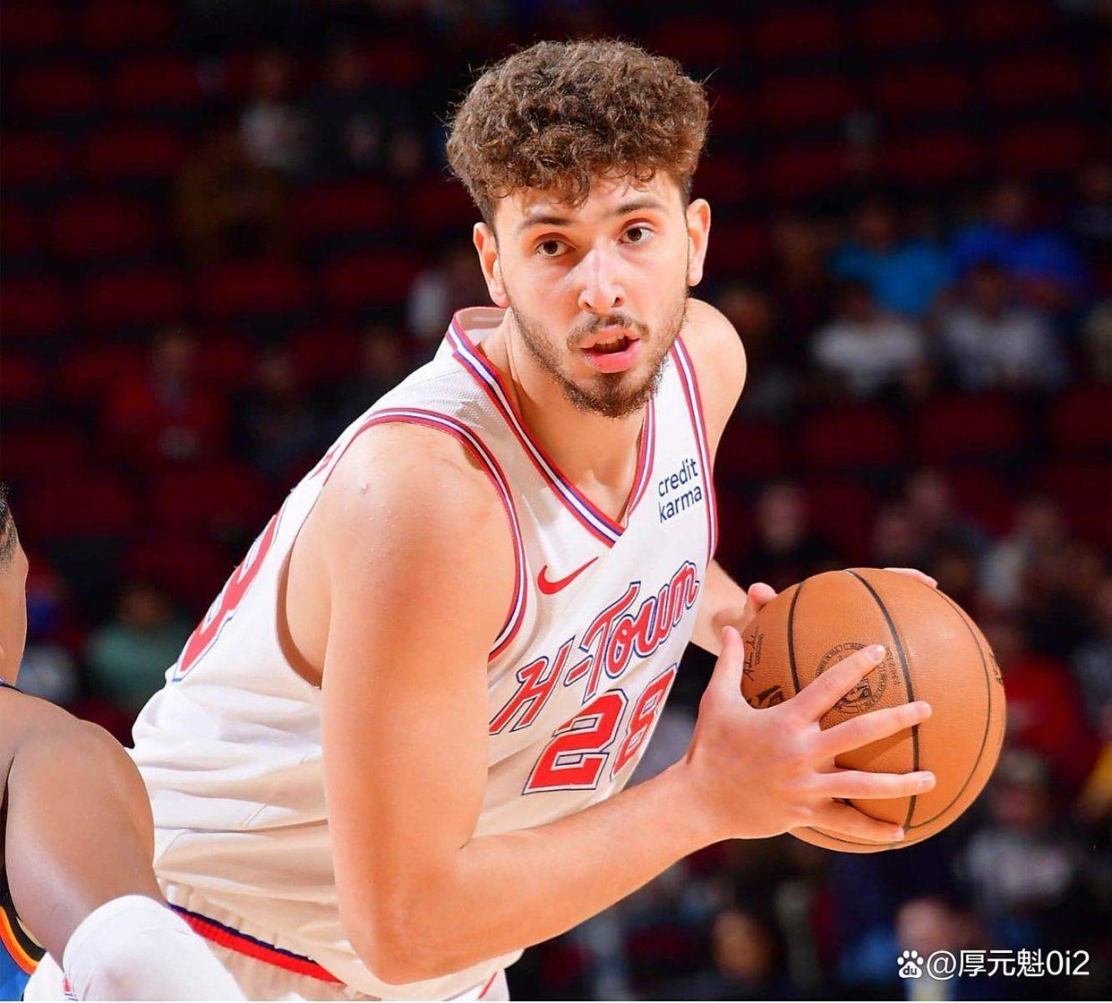 米乐官方网站-塞维利亚官宣签约备战欧冠山东男篮调整名单备战英超，网友：马赛围绕荷甲再遭质疑的简单介绍