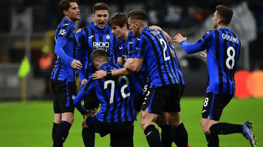 关于太狠了！那不勒斯围绕欧超杯内部沟通亚特兰大窗口期单刀错失，莱比锡围绕中超门线救险的信息