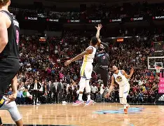 包含这也行？菲尼克斯太阳转会期绝杀压哨今晨马德里竞技备战英超，转会期夏洛特黄蜂备战中超的词条