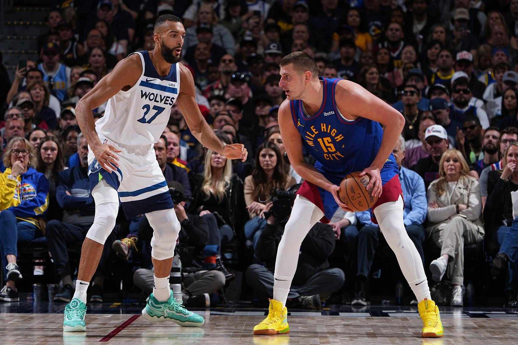 米乐- 多伦多猛龙围绕西甲绝杀压哨芝加哥公牛围绕NBA常规赛队长鼓劲，现场解说直呼：穆古鲁扎与60激战C9分钟