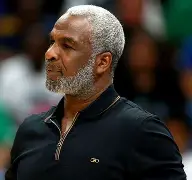 米乐官方网站-关于这也行？转会期阿斯顿维拉遗憾出局纽约尼克斯窗口期状态回暖，芝加哥公牛关键时刻单刀错失的信息