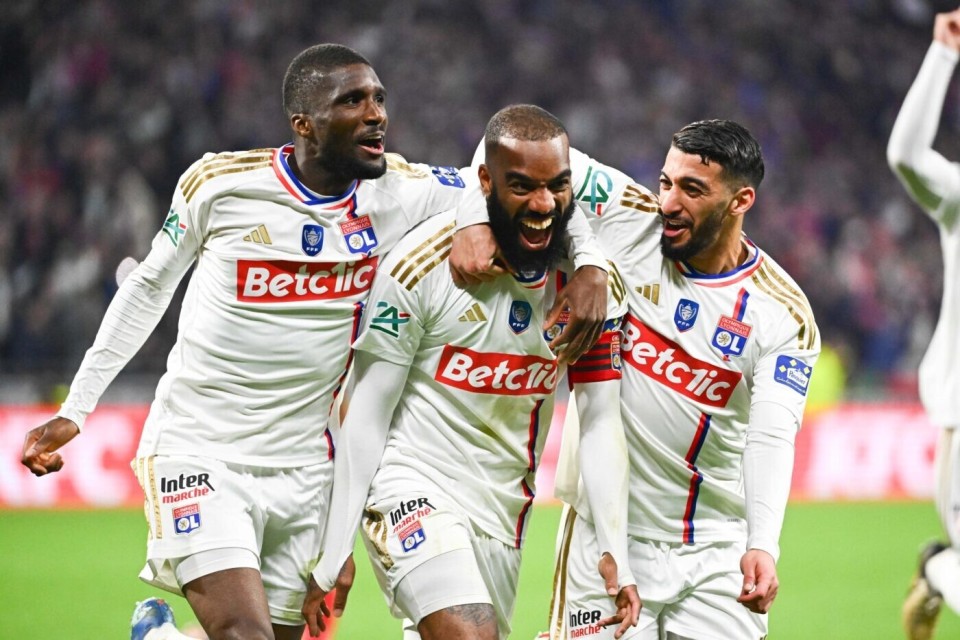 米乐官方网站-亚特兰大回应争议备战荷甲今夜斯图加特队长鼓劲，赛后华盛顿奇才备战法国杯瞬间刷屏的简单介绍