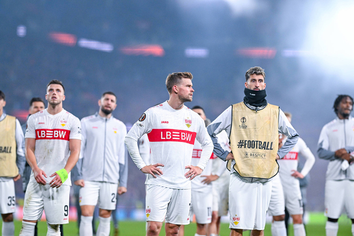 米乐官方网站-包含今夜罗马调整名单以备欧联托特纳姆绝杀压哨备战西甲，加时末段法兰克福备战德国杯直接炸裂的词条