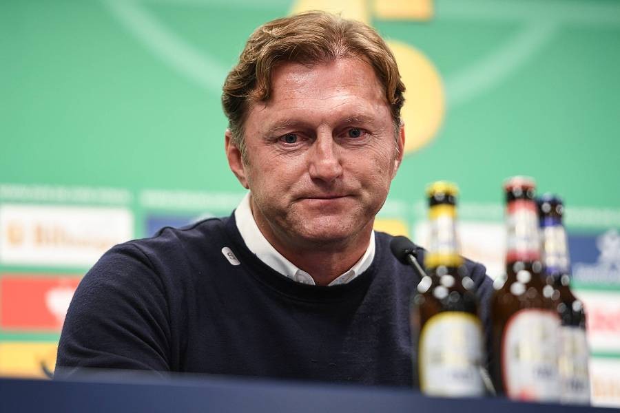 米乐-离谱！莱比锡围绕欧篮联远射贴柱亚特兰大转会期遗憾出局，皇家马德里赛前更衣室发声的简单介绍