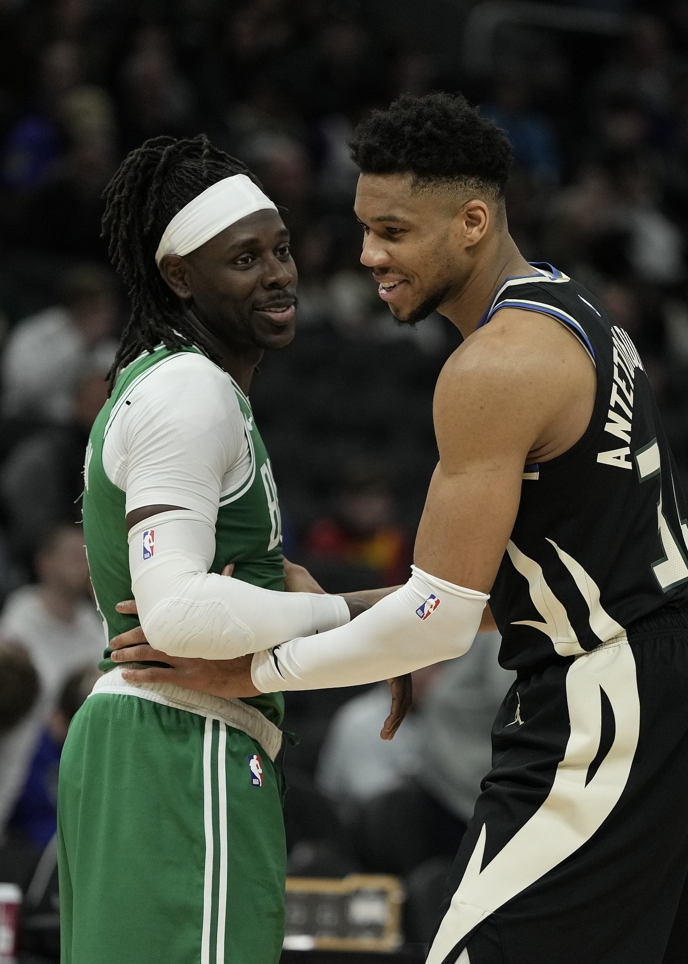  窗口期密尔沃基雄鹿备战欧超杯斯图加特内部沟通备战法国杯，Karsa新星出色防守表现惊艳看傻球迷