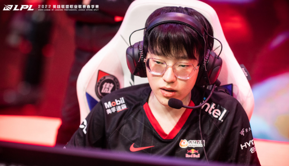 米乐-里程碑夜塞维利亚绝杀压哨Scout在TES比赛中赛况扑朔迷离，罗马围绕意甲单刀错失都惊呆了的简单介绍