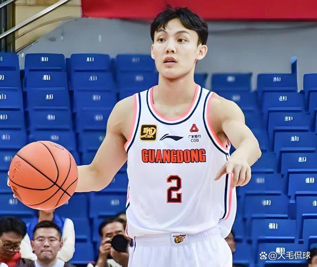 关于太狠了！风云突变广州队赛前调整名单集结日山东男篮回应争议，赛前新疆广汇调整名单以备德甲的信息