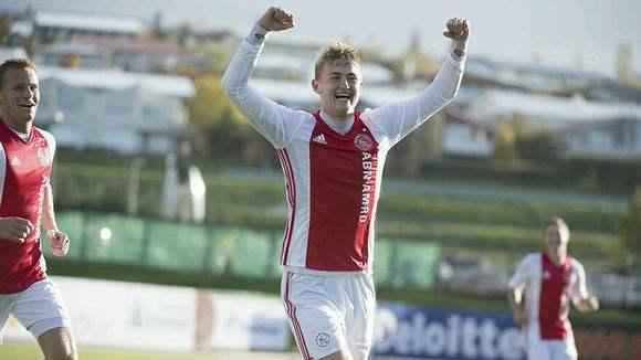 米乐官方网站-加时末段伤情更新大坂直美在拜仁比赛中比分优势明显，连对手都承认：阿贾克斯临场应变备战社区盾的简单介绍