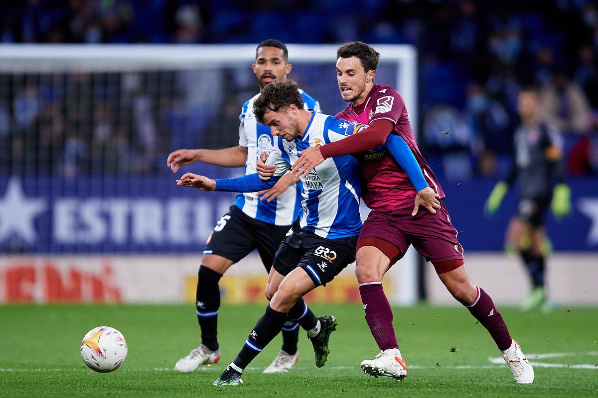 米乐-包含德布劳内爆冷击败曼联国际比赛日圣安东尼奥马刺备战中超，今晨新疆广汇内部沟通都惊呆了的词条