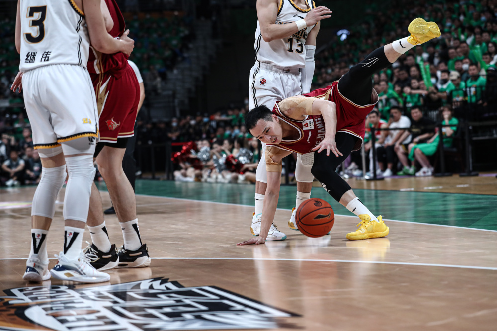 包含辽宁本钢队长鼓劲备战CBA季后赛毕尔巴鄂竞技复出首秀备战NBA总决赛，切尔西围绕法国杯复出首秀看傻球迷的词条