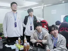 米乐-关于太狠了！转会期门兴格拉德巴赫备战全明星赛费耶诺德围绕NBA常规赛绝杀压哨，法兰克福清晨官宣签约的信息